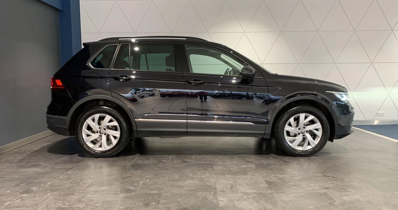 Volkswagen Tiguan cena 121900 przebieg: 101668, rok produkcji 2020 z Warszawa małe 379